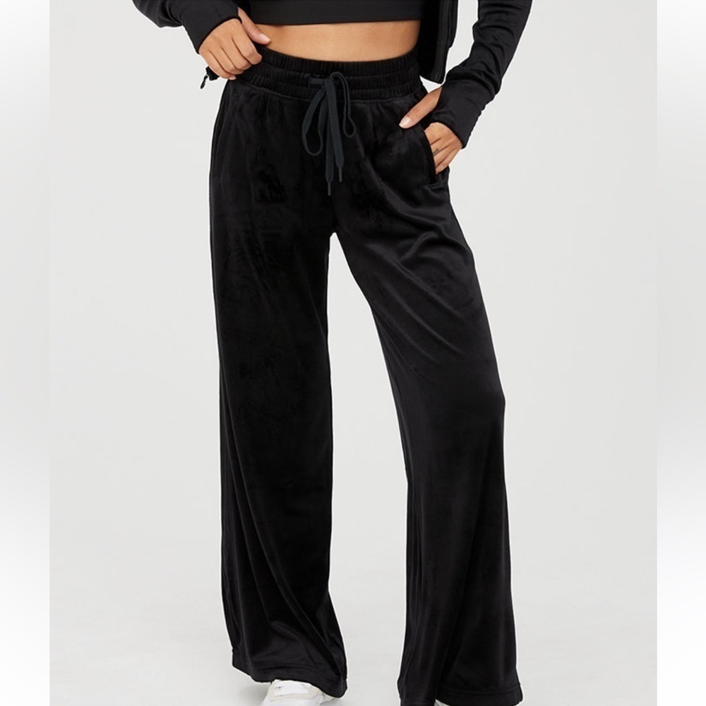 Aerie Offline Bright Lights Velour Wide Leg Track Pants Black Size Medium (NWOT)